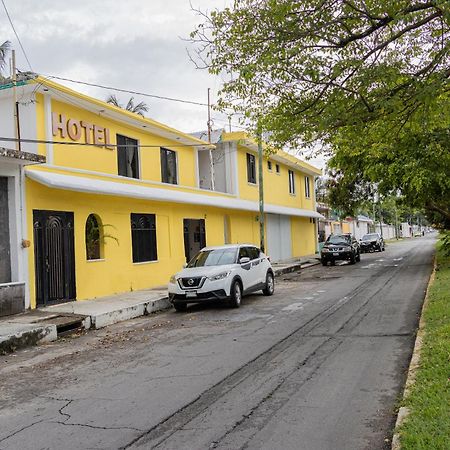 Oyo Hotel Marias,Aeropuerto Internacional De Chetumal Eksteriør billede